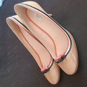 Prada size 37 beige vernice leather